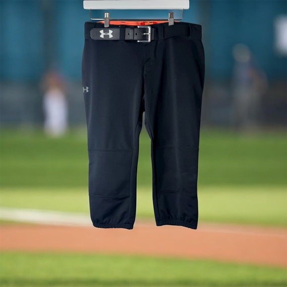 Under Armour Softball Pants Medium Black with Belt Brand New Fitted Cropped 20" - Picture 1 of 8
